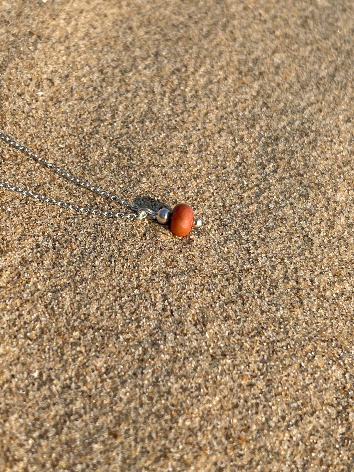 Ketting Blessing zilver (Kwarts rozenhout rood)